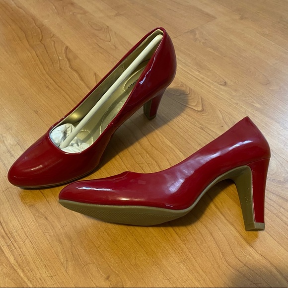 Bandolino Heels - Picture 2 of 2